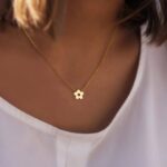 Scallop Daisy Necklace