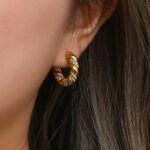 Davina Hoops